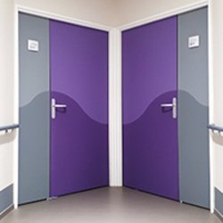 დეკორაცია ნახევარი კარის სიმაღლეზე