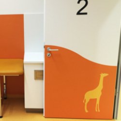 ნიშნები კარის ზედაპირზე